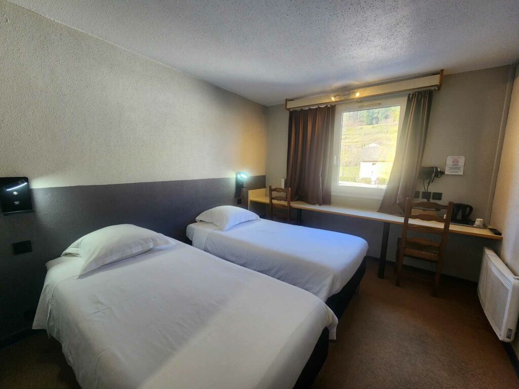 chambre 2 personnes hotel cevennes (1)